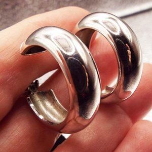 CROWN TRIFARI SILVERY HOOP CLIP EARRINGS 60